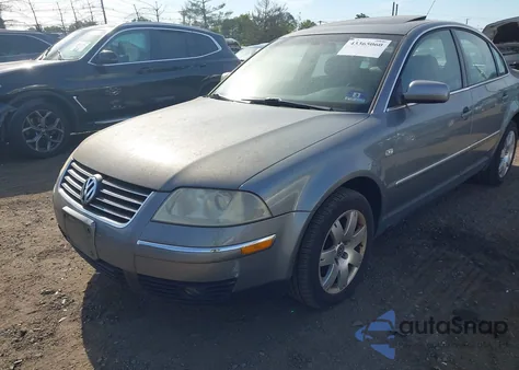 2002 Volkswagen Passat Glx from USA, damaged, VIN WVWTH63B92P182698